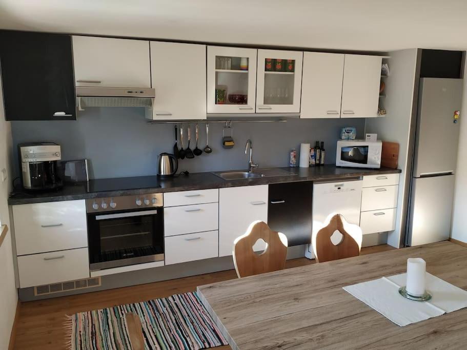 Upcycling Appartement Fischl - Nachhaltig Und Kreativ Wohnen Fuer Gross Und Klein Jenbach Eksteriør billede